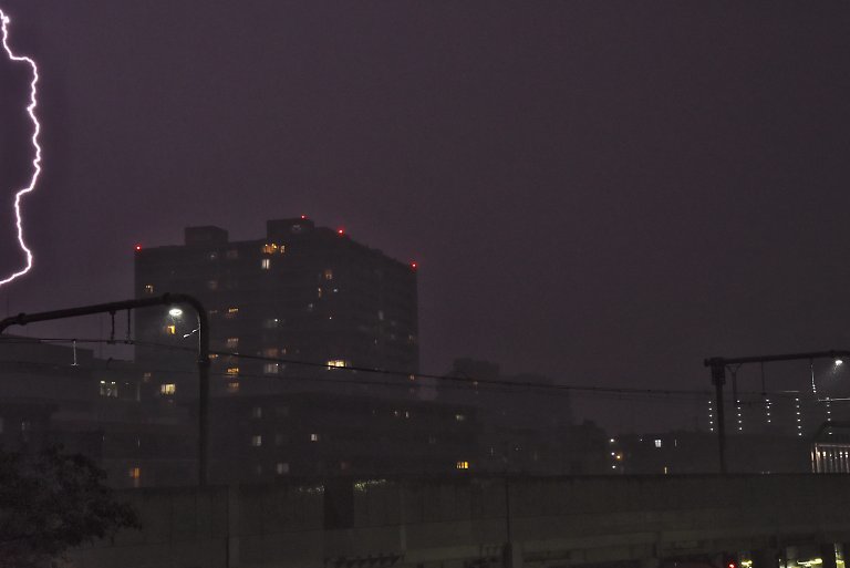 横浜にも猛烈雷雨（８月１９日）_c0057265_18580102.jpg