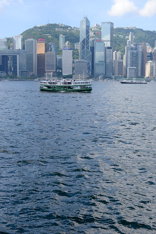 < 魅惑の香港・ヴィクトリア湾の眺めとスターフェリー >_c0183700_21101488.jpg