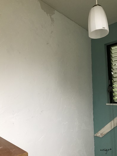 １００均セリアの優れもの塗料で階段壁をティファニーブルー風にDIYリノベ♪_f0023333_20573630.jpg