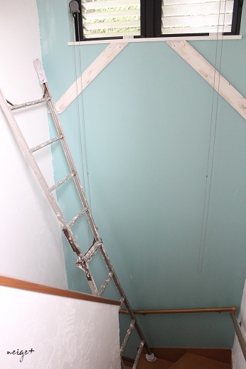 １００均セリアの優れもの塗料で階段壁をティファニーブルー風にDIYリノベ♪_f0023333_20581301.jpg