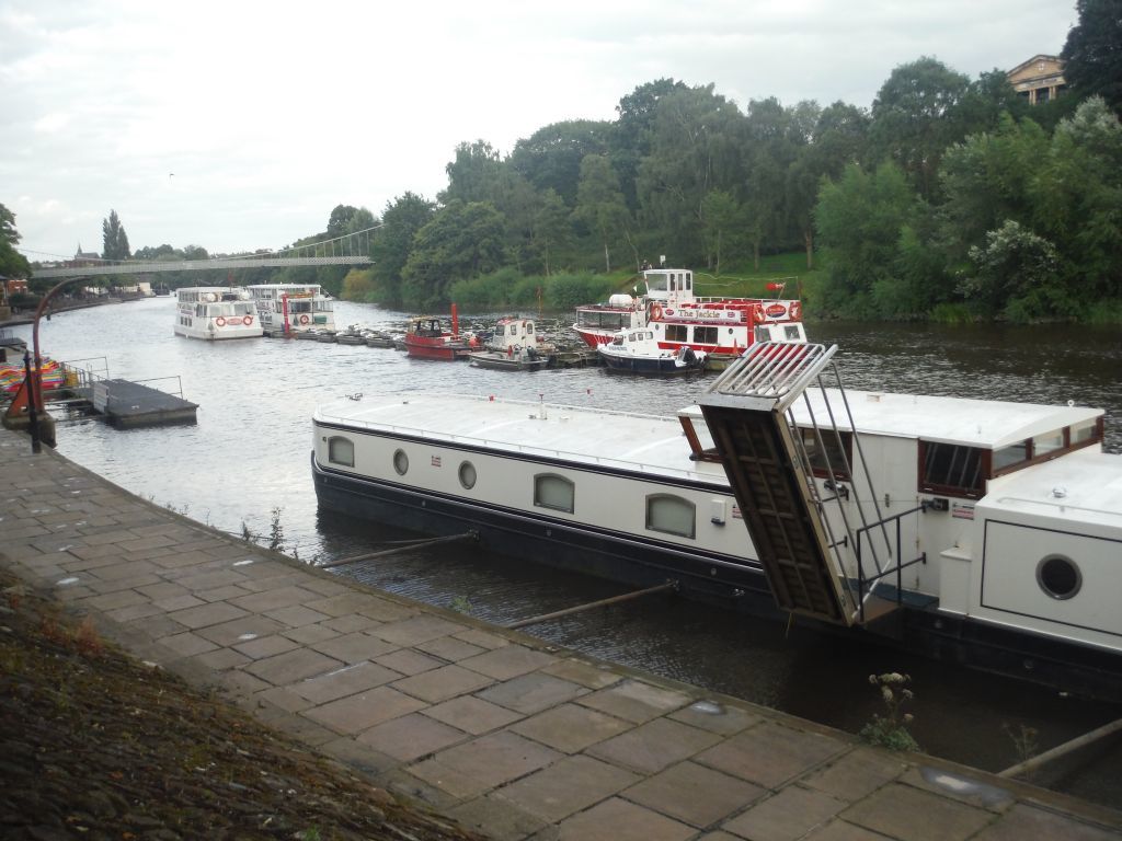 家族でポントカサステへ③　Crusing on the Llangollen Canal ～プロローグ3　チェスターへ～_c0027849_21380344.jpg