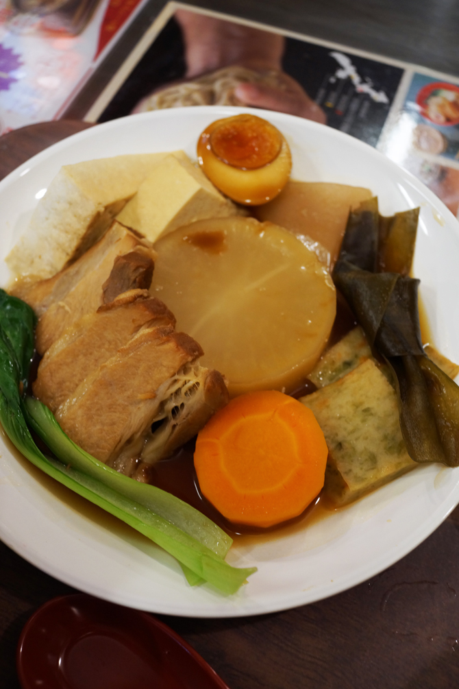 金月そば　国際通りむつみ食堂店のにつけ定食_b0049152_18303136.jpg