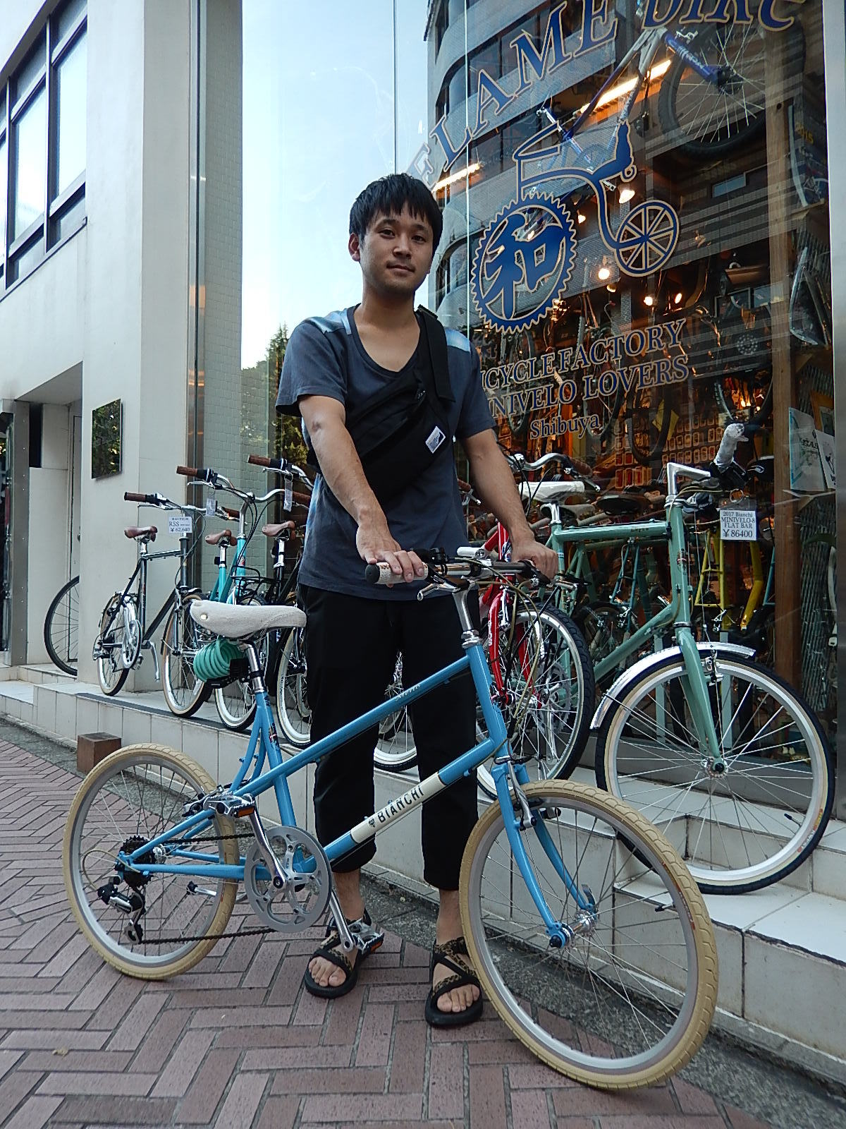 8月24日　渋谷　原宿　の自転車屋　FLAME bike前です_e0188759_18560382.jpg