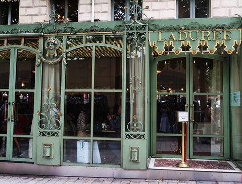 フランス旅　2017  ～パリ・LADUREE本店～_d0353281_22245619.jpg