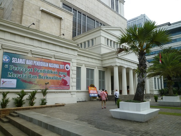 インドネシアその2・歴史博物館・国立博物館・骨董通りへ。_f0181251_1558124.jpg