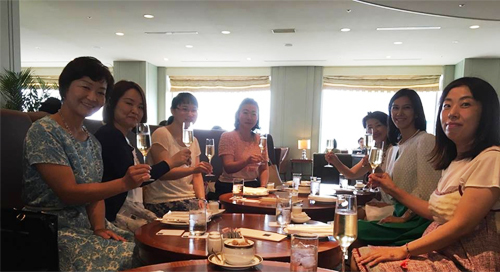 帝国ホテルにてラグジュアリーランチ会!武士のよう!?_d0169072_12084083.jpg