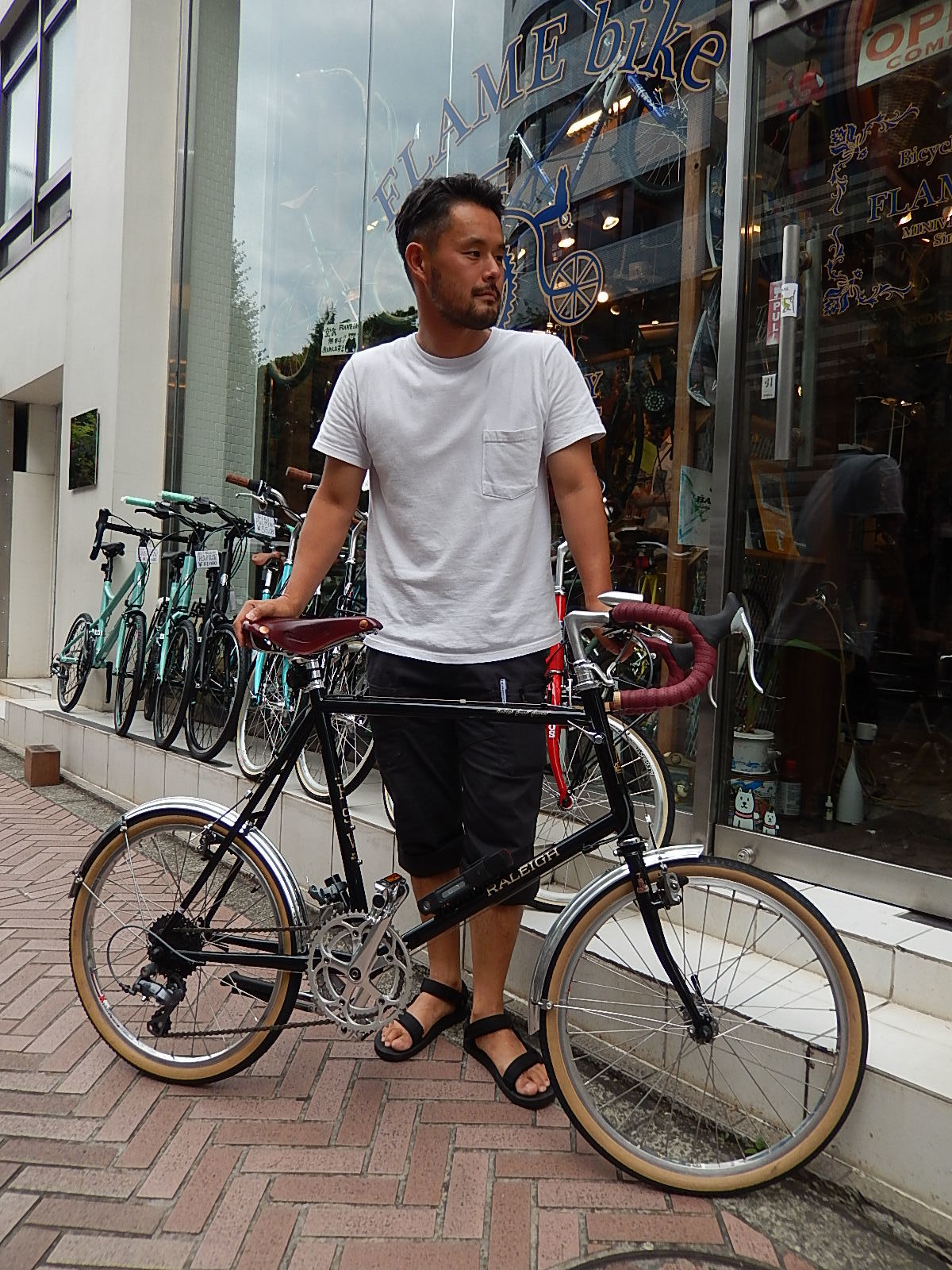 8月26日　渋谷　原宿　の自転車屋　FLAME bike前です_e0188759_19450688.jpg