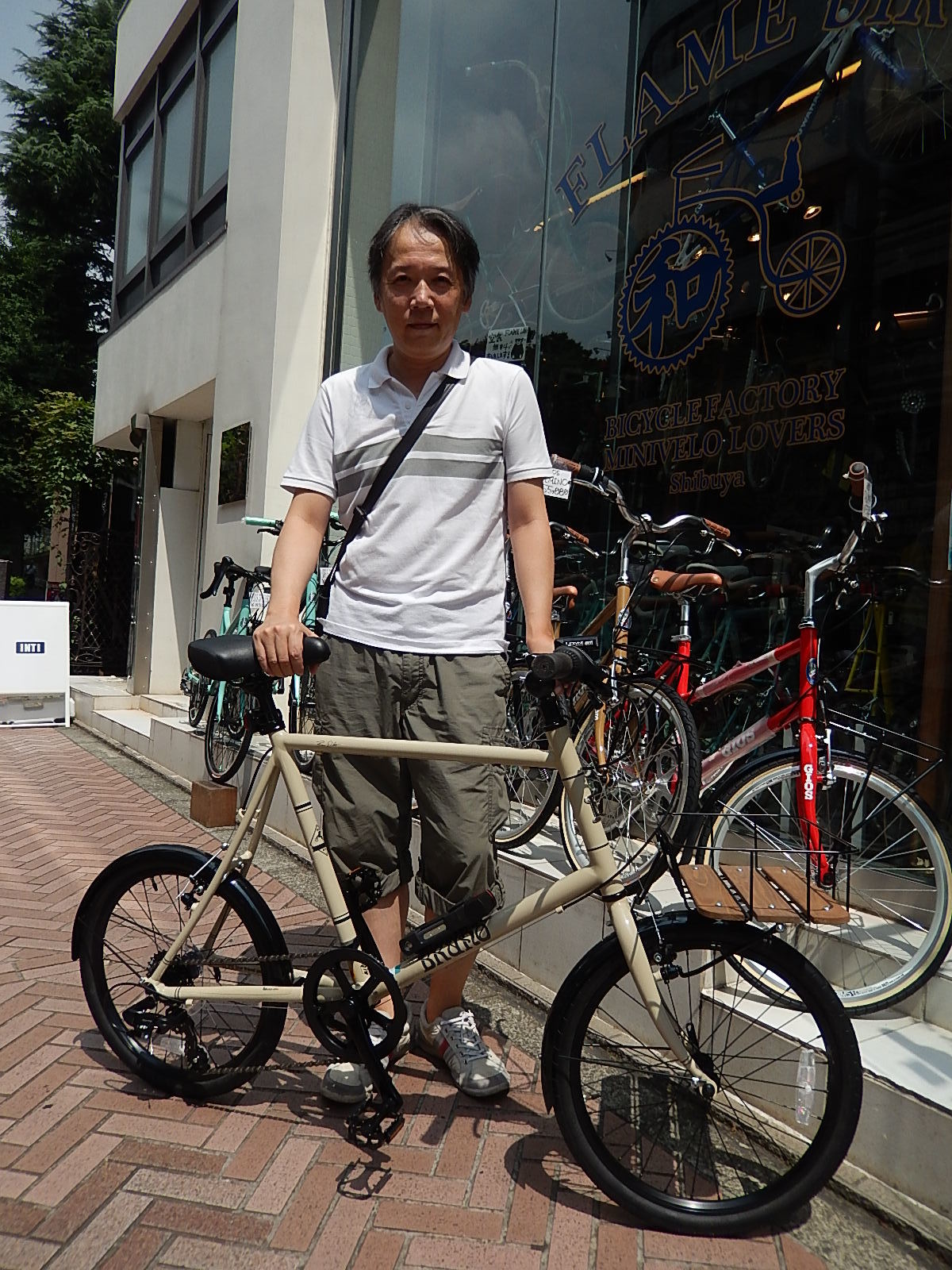 8月26日　渋谷　原宿　の自転車屋　FLAME bike前です_e0188759_19501493.jpg