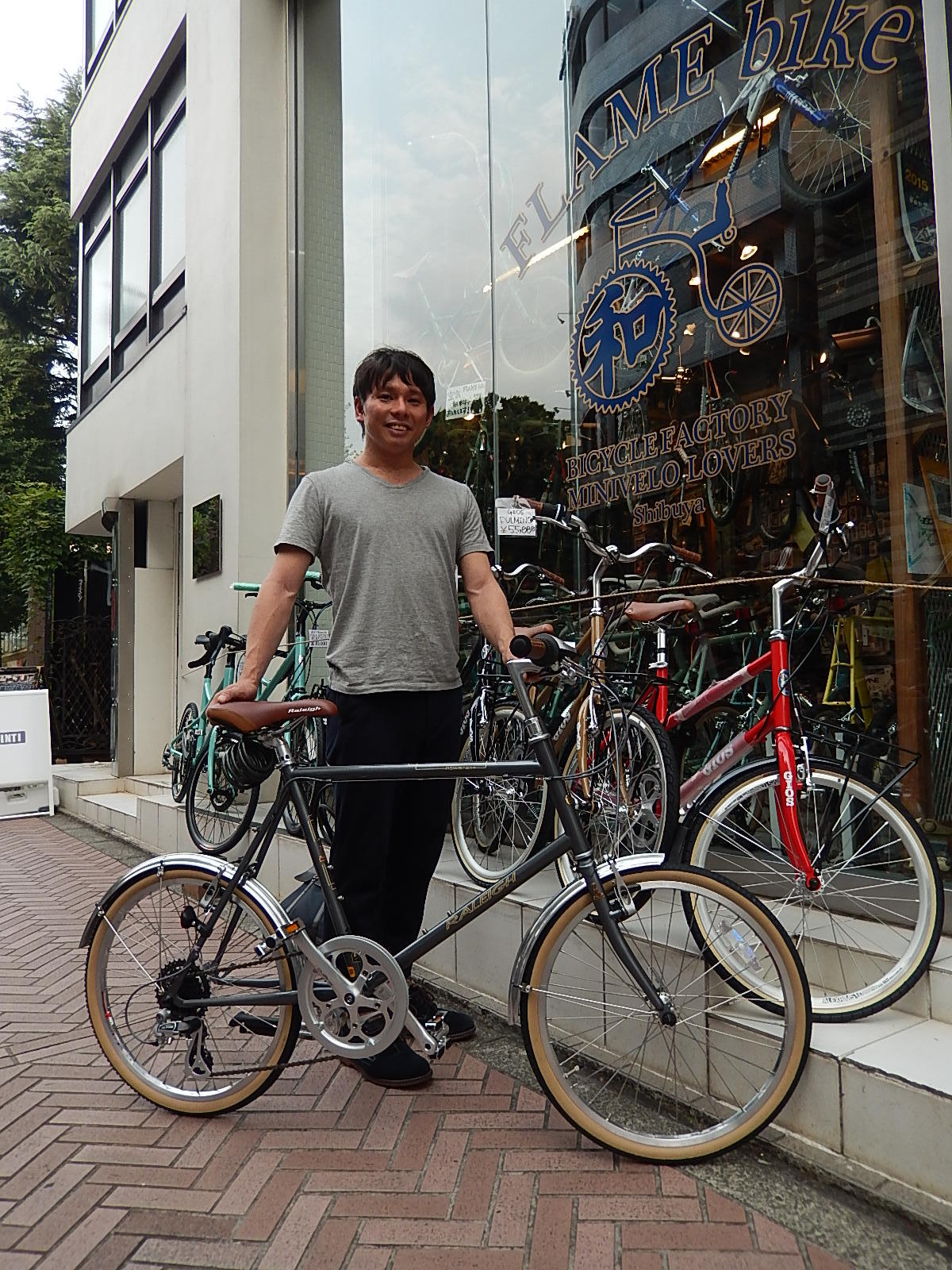 8月26日　渋谷　原宿　の自転車屋　FLAME bike前です_e0188759_19550447.jpg