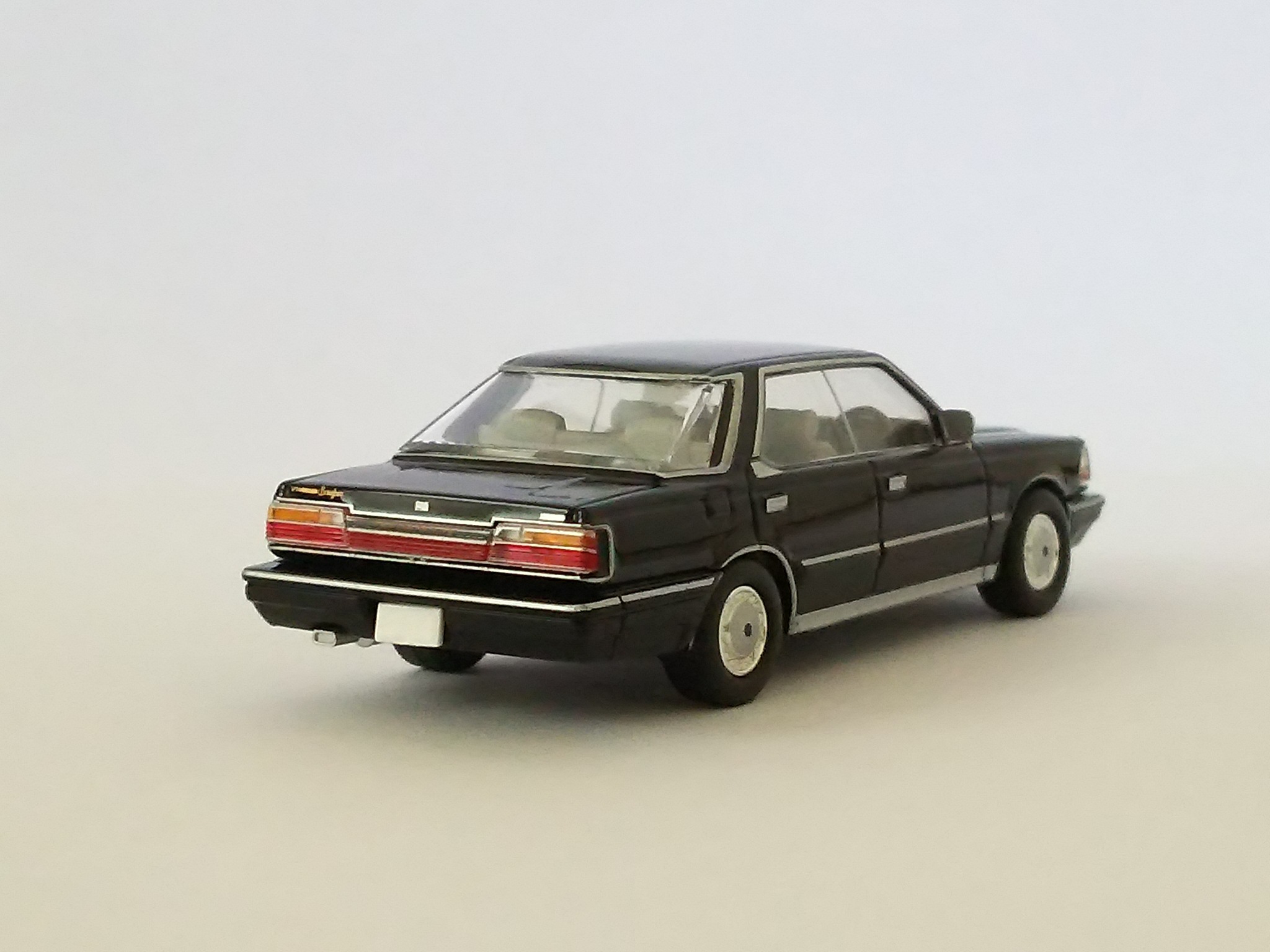 トミーテック・LV-N150b グロリアV30ブロアム （黒） : 燃やせないごみ