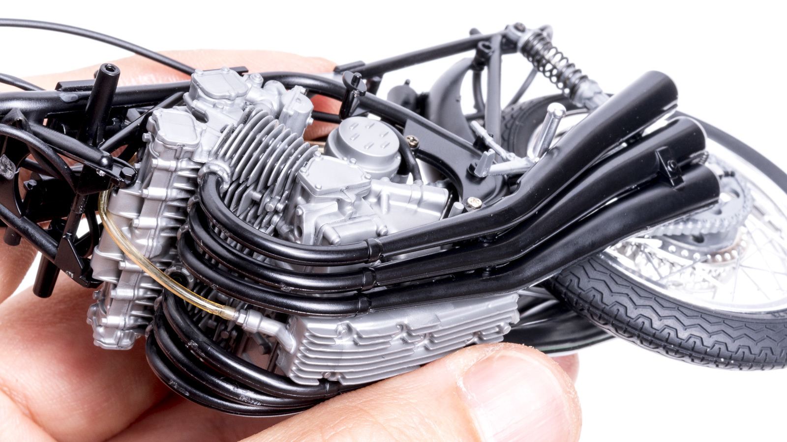 バイクプラモ界の最高傑作、タミヤのRC166を塗らずに組んで気絶しよう。_b0029315_18292942.jpg