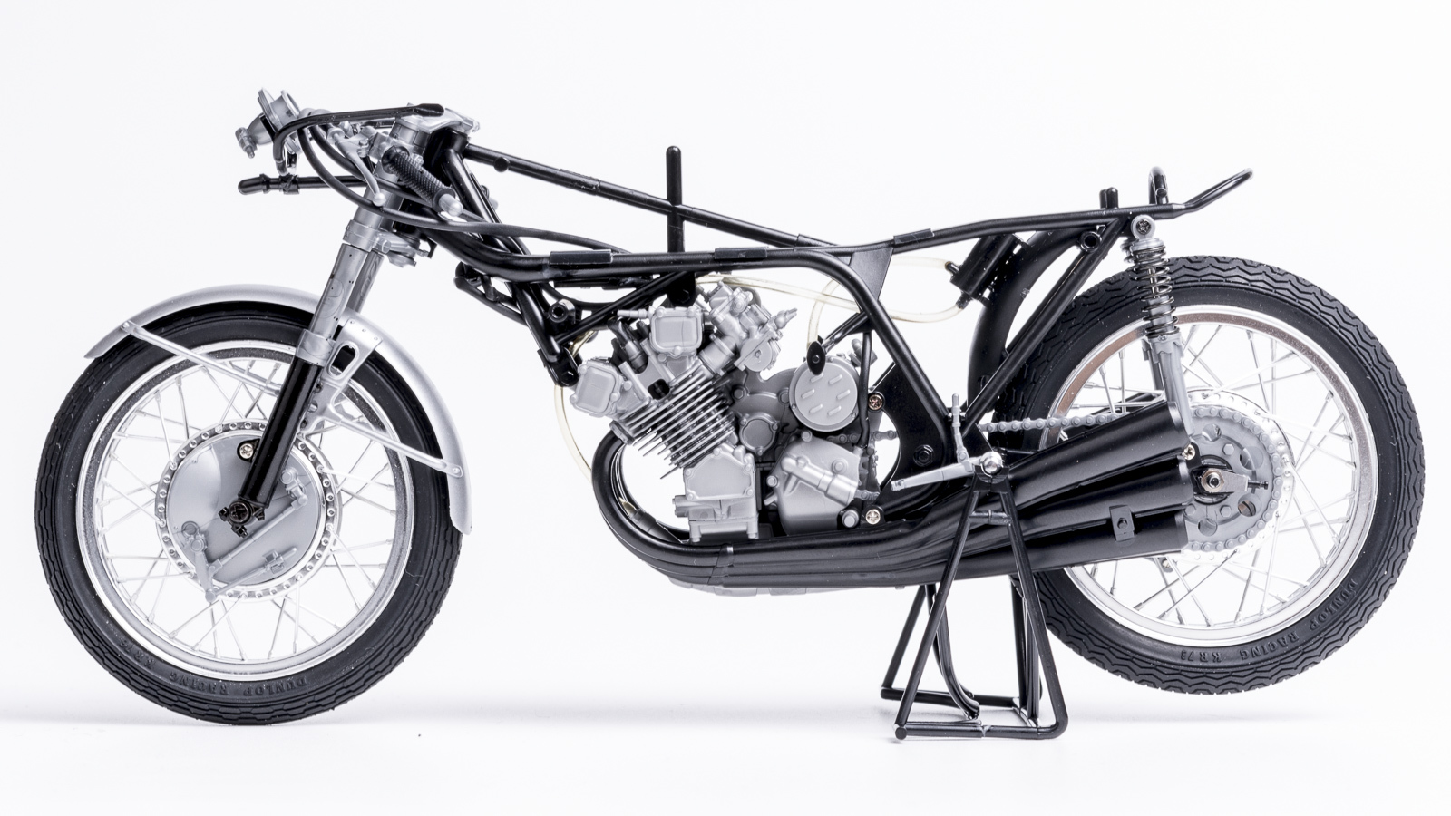 バイクプラモ界の最高傑作、タミヤのRC166を塗らずに組んで気絶しよう。_b0029315_18332392.jpg