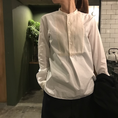 生成りカラーのスタンドシャツ_d0364239_19460494.jpg