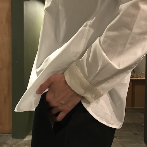 生成りカラーのスタンドシャツ_d0364239_19475369.jpg