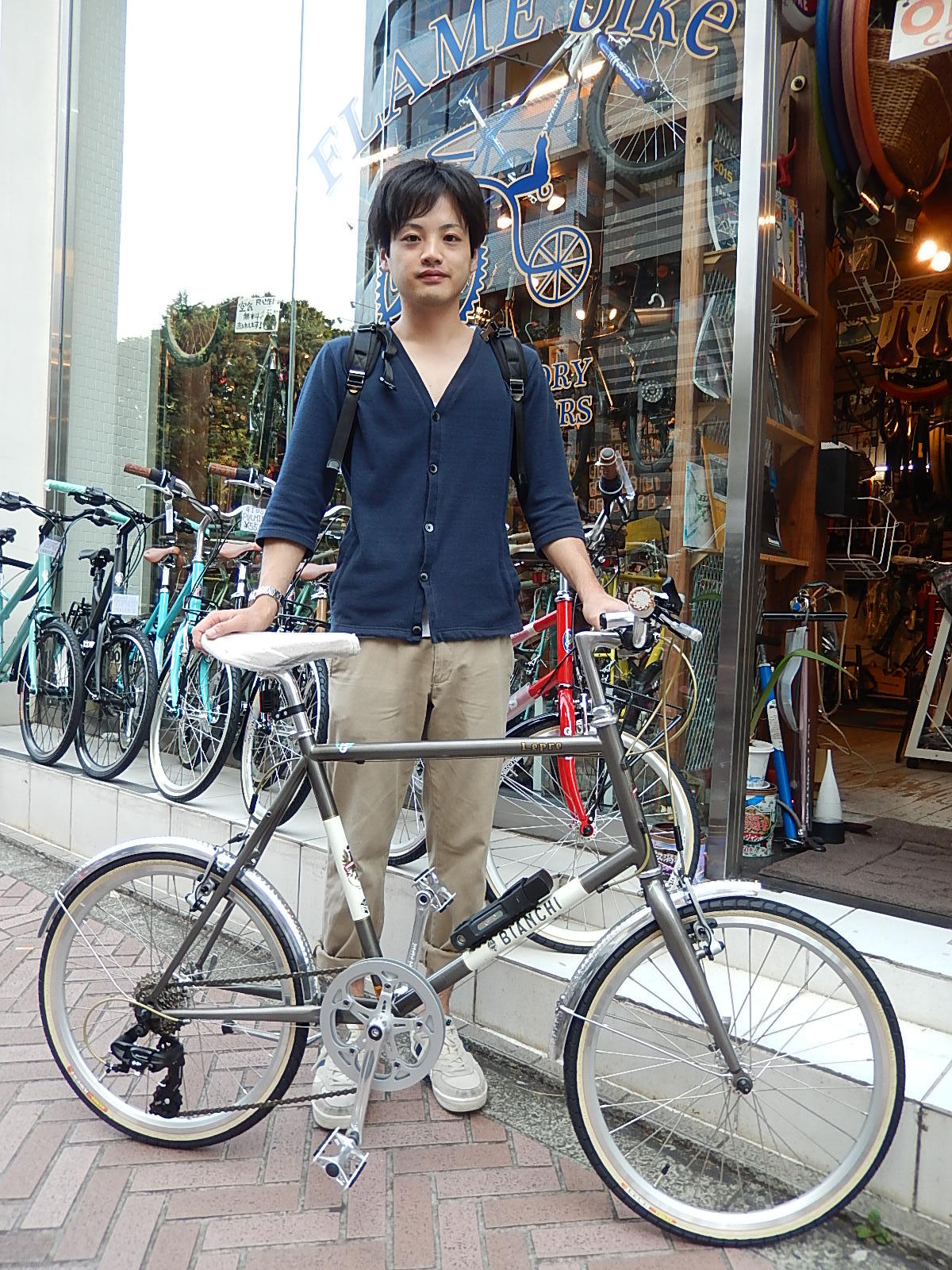 8月27日　渋谷　原宿　の自転車屋　FLAME bike前です_e0188759_19421329.jpg