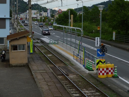 ○とさでん交通　「伊野商業前」安全地帯新設_f0111289_07293044.jpg