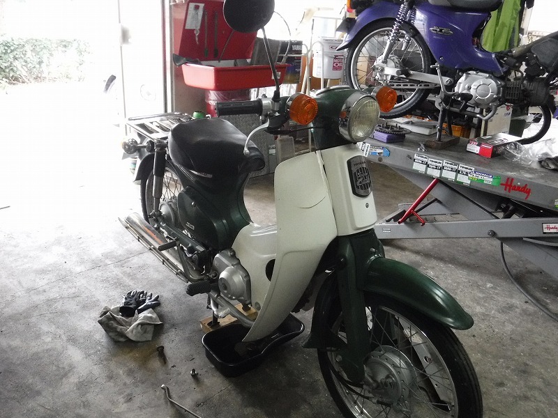 スーパーカブ50メンテナンス作業 モーターヘッド サイクルショップ