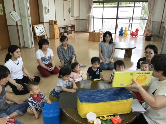 8月28日（月）10:30〜11:30    親子ふれあい絵本♪うた♪あそび♪_f0223705_17164624.jpg