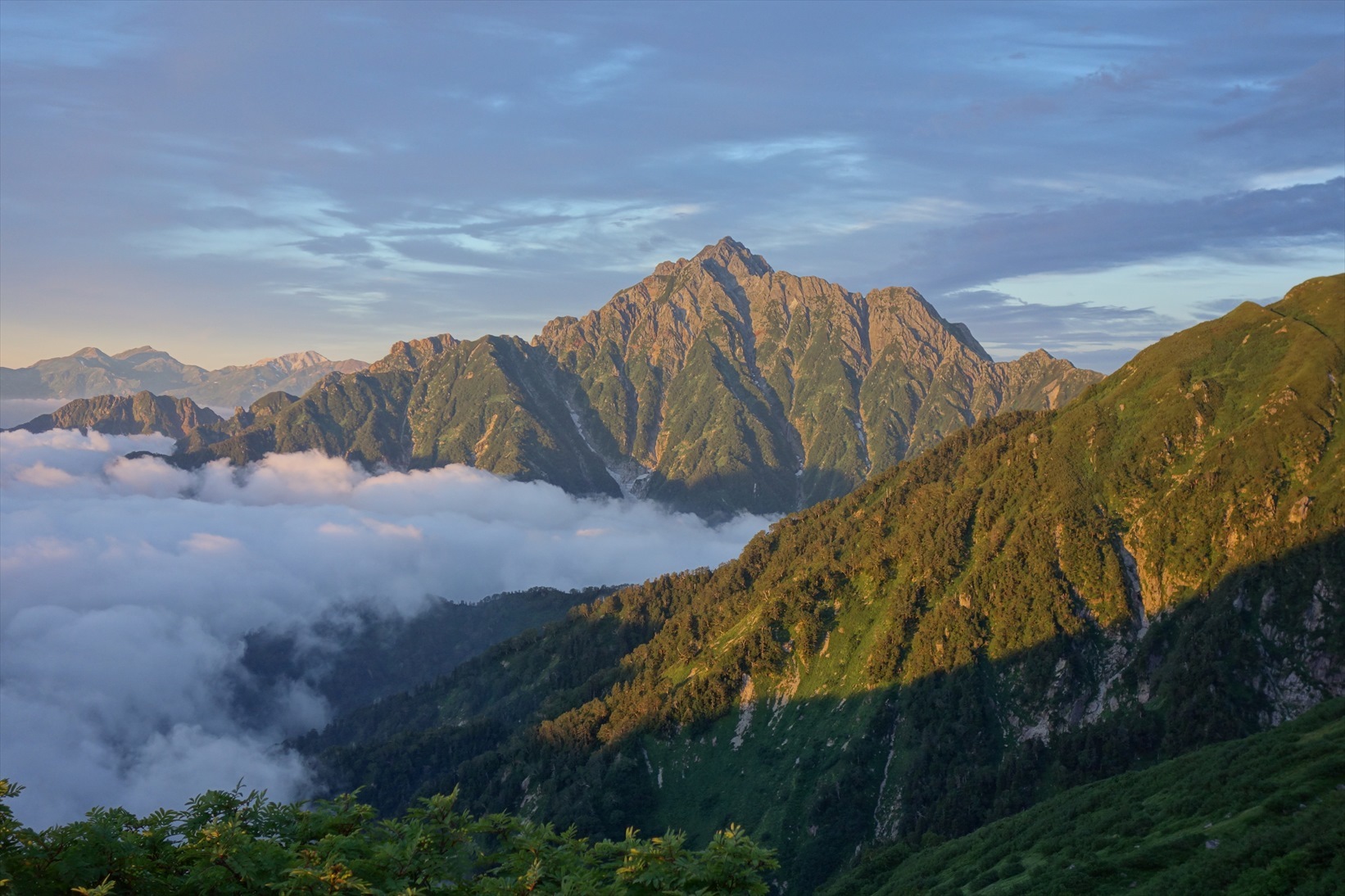 △　劔岳の展望と花の縦走路  大日三山　△_f0348933_22113869.jpg