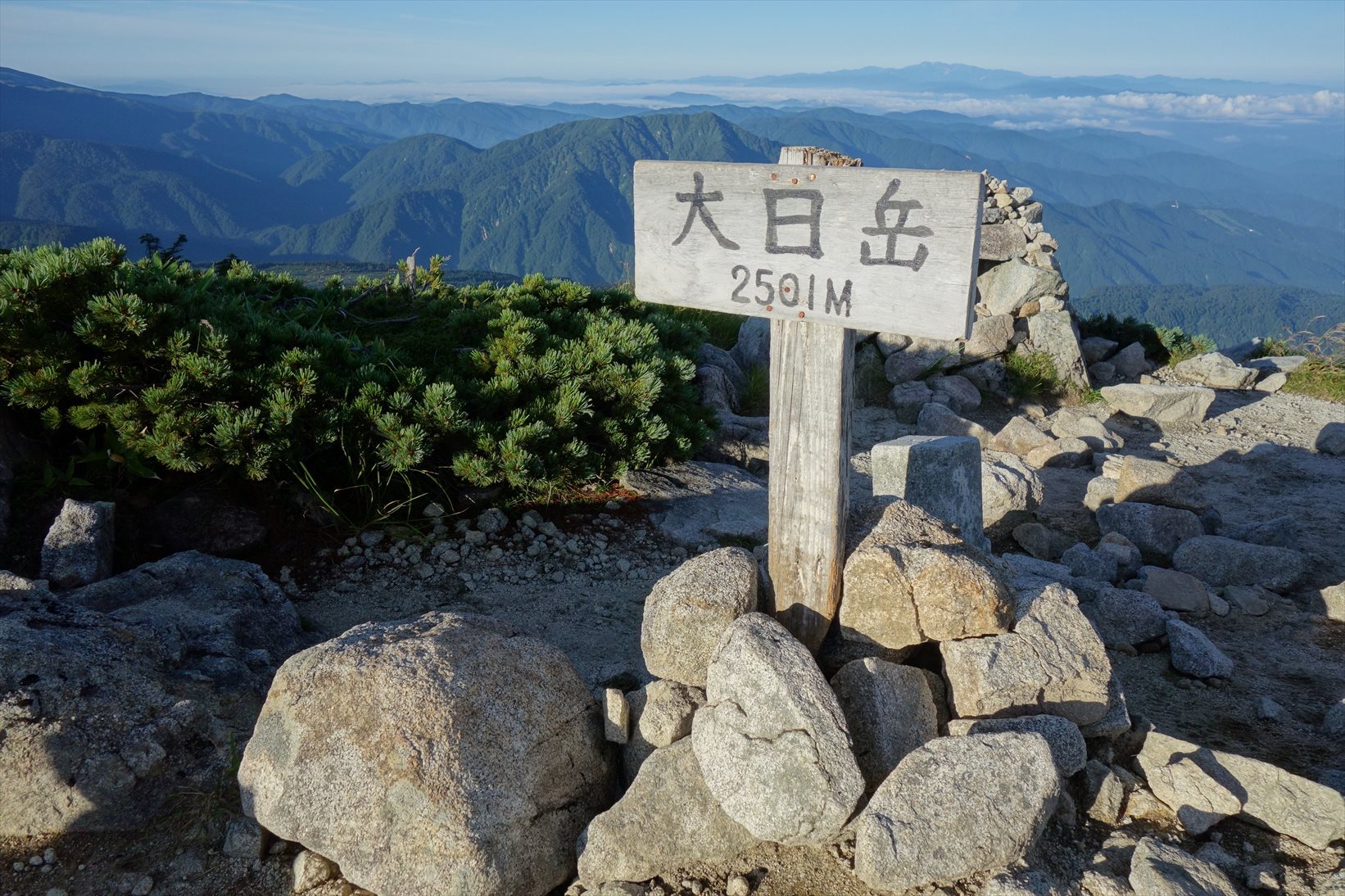 △　劔岳の展望と花の縦走路  大日三山　△_f0348933_22192787.jpg