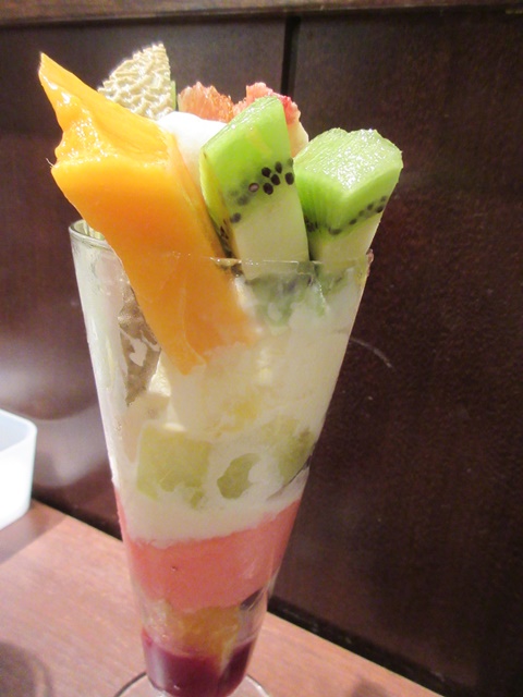 【仙台again】⑪ エスパルのイタガキ プチヴェールでパフェを食べて帰宅_b0009849_20335683.jpg