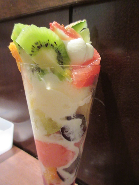 【仙台again】⑪ エスパルのイタガキ プチヴェールでパフェを食べて帰宅_b0009849_2034440.jpg
