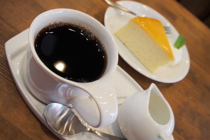 【喫茶店は「ゆとり」をもたらせてくれる】喫茶 黒猫_b0008655_19034506.jpg