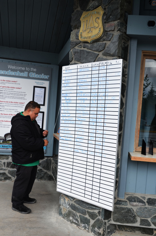 メンデンホール氷河（Mendenhall glacier）のビジターセンターを満喫。：ルビープリンセスアラスカクルーズ_f0054556_14002954.jpg