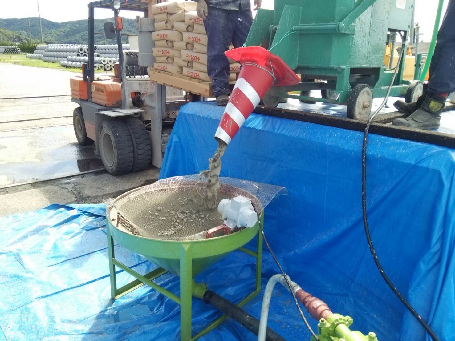 半たわみ舗装 セメントミルク注入工法 友進なぅ