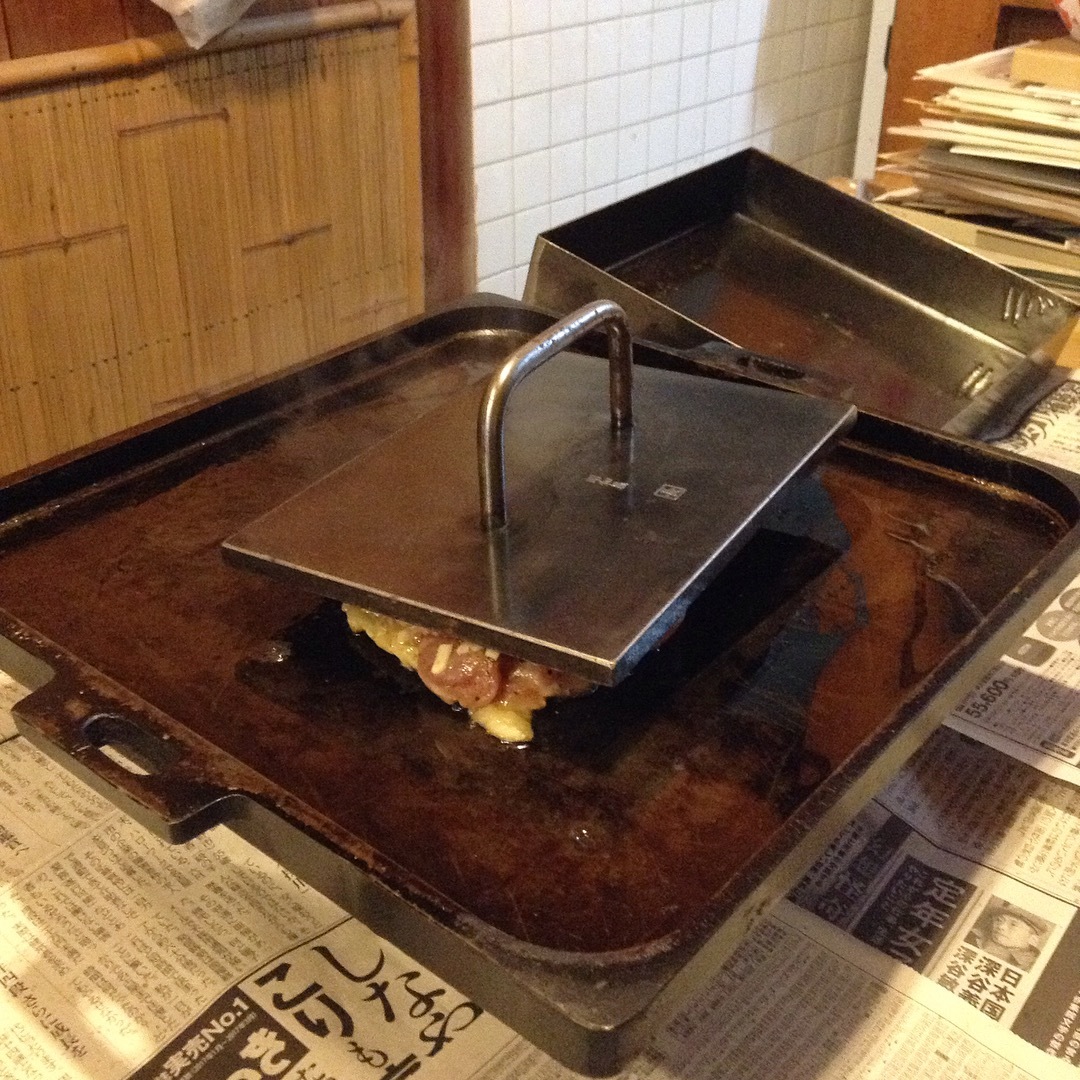 鉄板で骨付き鶏ももロースト、抜群_a0334793_19134452.jpg