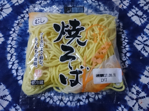 8/28 大徳食品 むし焼そば¥35 + 中延園食品もやし¥9 + イオン豚小間切れ¥96_b0042308_23503152.jpg