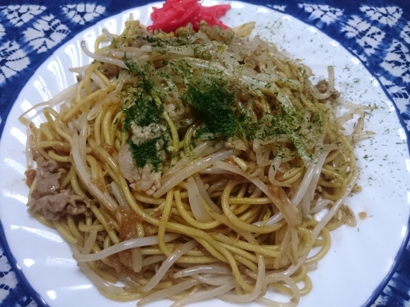 8/28 大徳食品 むし焼そば¥35 + 中延園食品もやし¥9 + イオン豚小間切れ¥96_b0042308_23513960.jpg