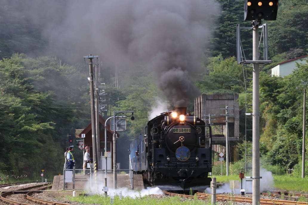 発車も夏煙 - 2017年夏・釜石線 -_b0190710_22034276.jpg