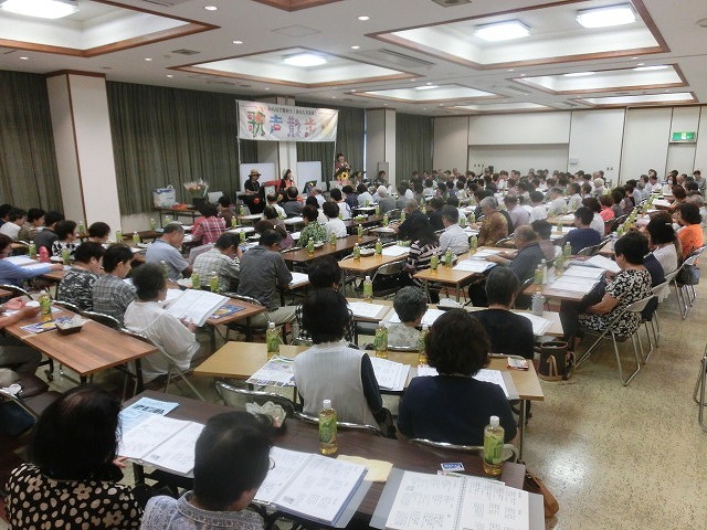 リコーダーの演奏から「炭坑節」の踊りまで あっという間の楽しい2時間「歌声散歩道」_f0141310_07033768.jpg
