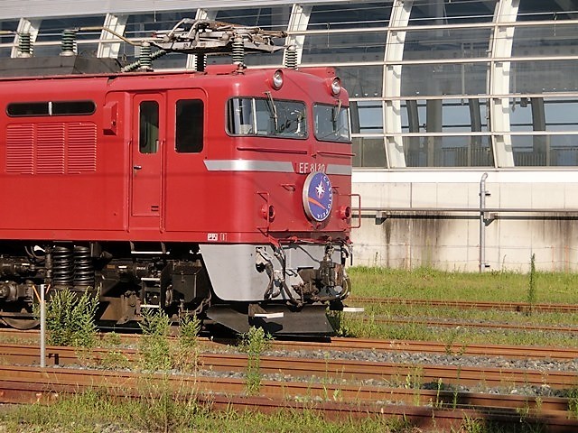 藤田八束の鉄道写真＠東北本線、山裾を走るカシオペア、八戸で嬉しい出会い・・・八戸駅でカシオペ_d0181492_21152755.jpg