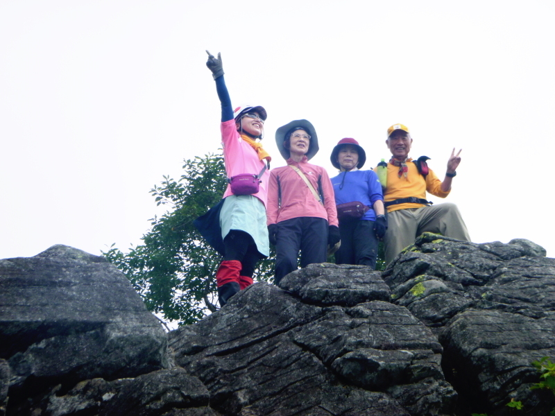 日本二百名山　超人気の山　乾徳山 (2,031M)    登頂 編  NO1_d0170615_15412121.jpg