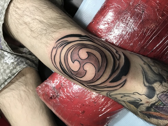 三つ巴 トライバル 家紋 千葉刺青 千葉タトゥー 木更津刺青 2face Tattoo Studio Japan 千葉県木更津市 刺青処 聖針 三つ巴 トライバル 家紋 千葉刺青 千葉タトゥー 木更津刺青 2face Tattoo Studio Japan 千葉県木更津市 刺青処 聖針