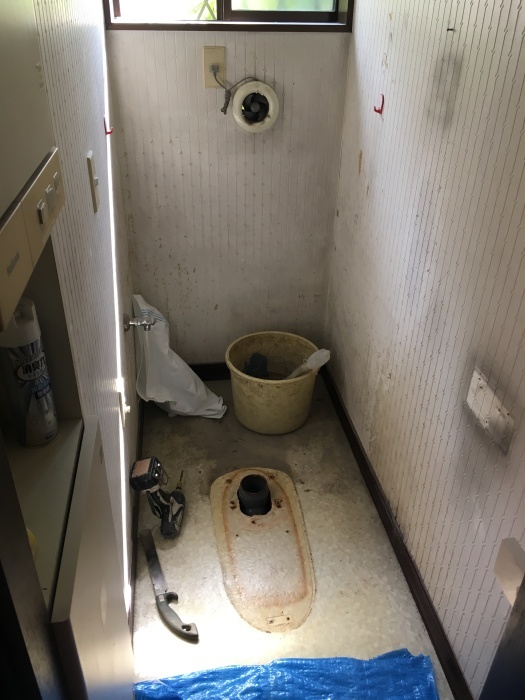 トイレ交換 TOTO タンクレス_e0243413_11542956.jpg