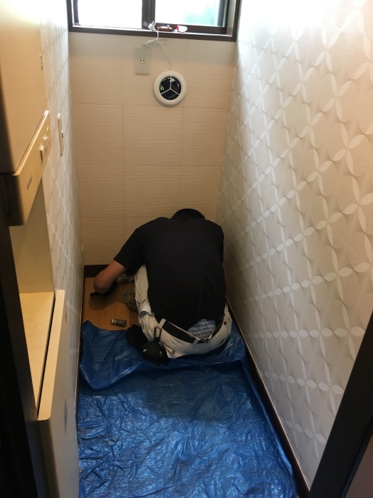 トイレ交換 TOTO タンクレス_e0243413_11543916.jpg