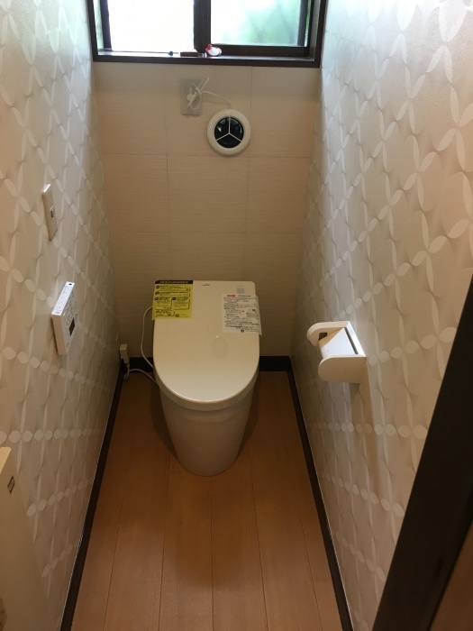 トイレ交換 TOTO タンクレス_e0243413_11553754.jpg