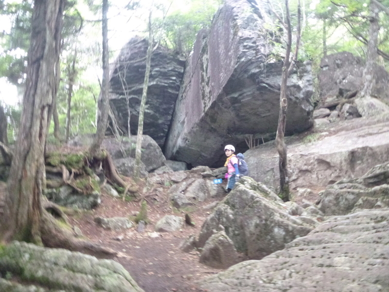 日本百名山 超人気の山　  乾徳山 (2.031M)  登頂編　NO ２_d0170615_17190044.jpg