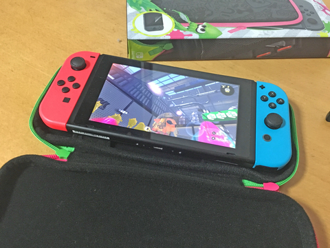 Switch Nintendo Switchキャリングケース スプラトゥーン2エディション 画面保護シート付き Hamaribros X Switch Nintendo Switchキャリングケース スプラトゥーン2エディション 画面保護シート付き Hamaribros X