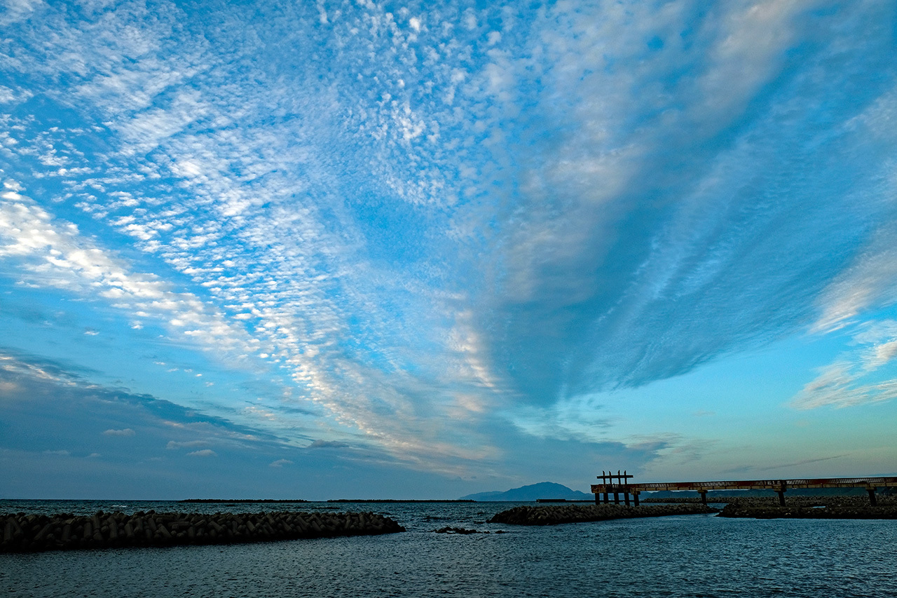 雲（出雲崎海岸）_e0096372_10420463.jpg