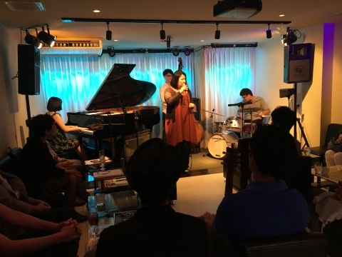 広島  Jazzlive comin  本日 日曜日のライブ！19時30分スタート_b0115606_12172335.jpg