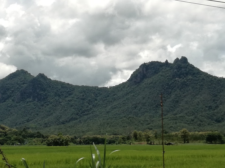 ランパーンの山の上にある３つのお寺をはしごする(２/2)_d0159325_13584849.jpg