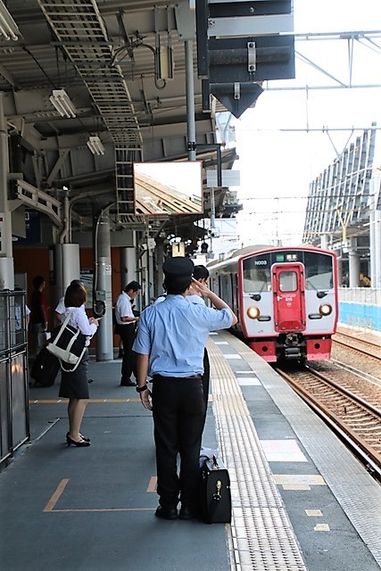 藤田八束の鉄道写真＠元気に復興に向かう熊本・・・鹿児島本線川尻駅を訪ねて、川尻駅の貨物列車_d0181492_23393636.jpg