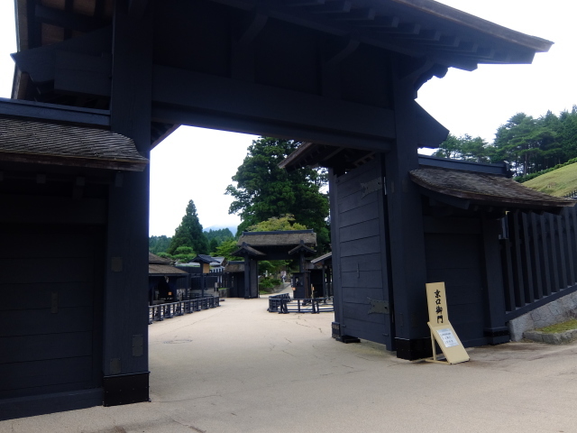 ポーラ美術館と箱根関所を見て、箱根恩賜公園と旧街道杉並木を歩く_f0100593_16521348.jpg