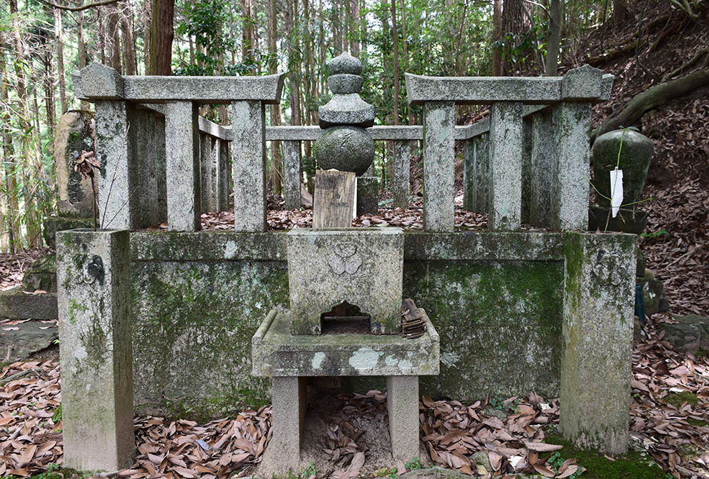 太平記を歩く。　その１４１　「吉永院宗信法印の墓」　奈良県吉野郡吉野町_e0158128_19380792.jpg