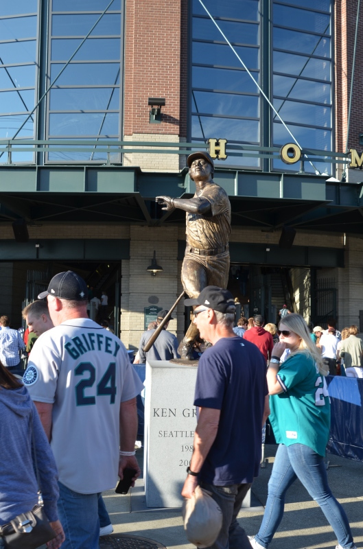 シアトルに行ったら～、野球はともかく、（SAFECO FIELD）セーフコフィールドに遊びに行こう！_f0054556_00204696.jpg