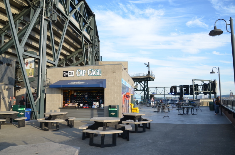シアトルに行ったら～、野球はともかく、（SAFECO FIELD）セーフコフィールドに遊びに行こう！_f0054556_21552442.jpg